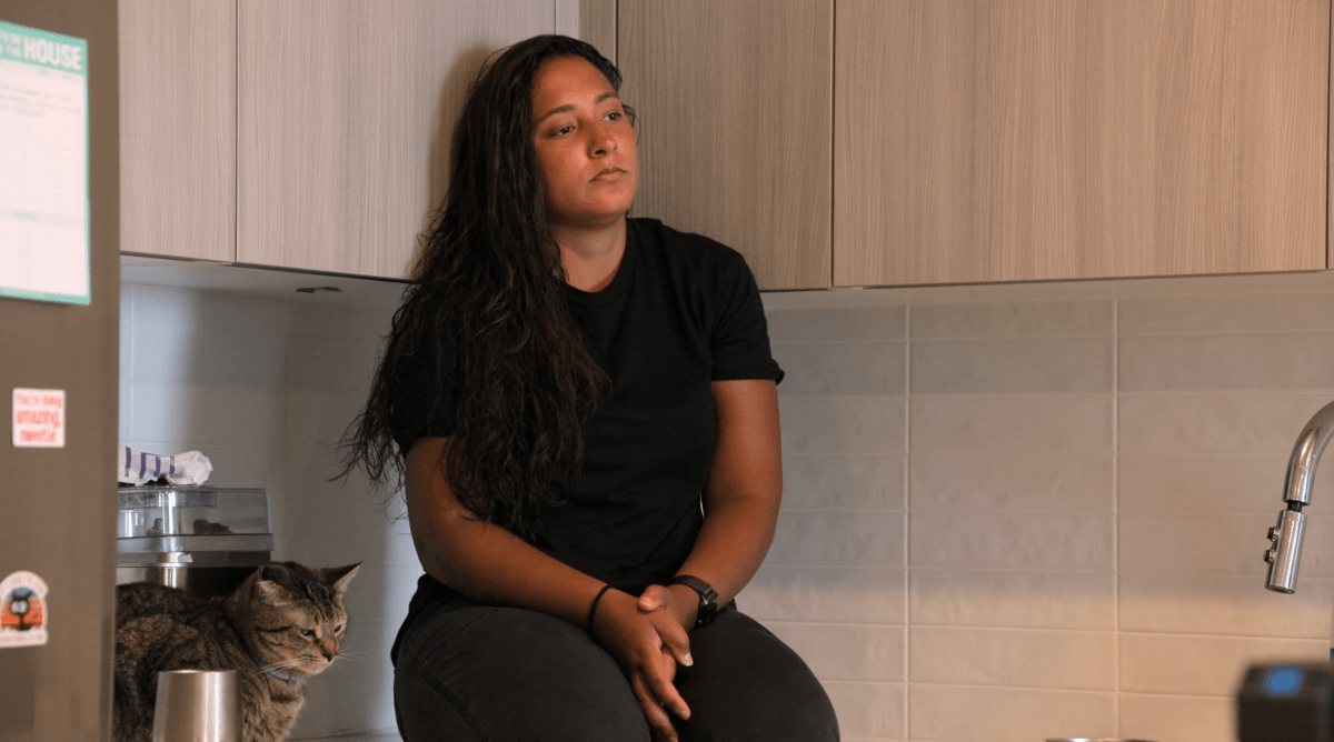 Mel and a cat in Queer Ultimatum